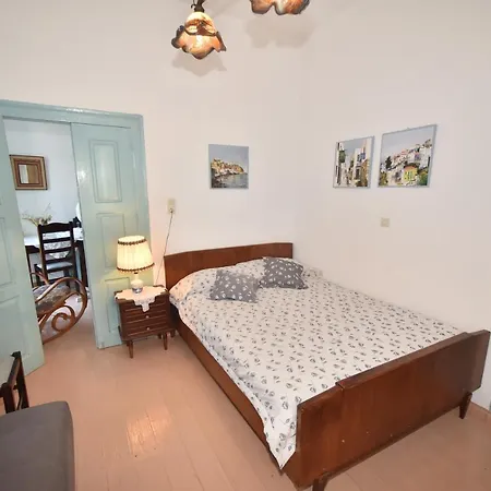 Traditional House By The Sea * Mandrákion