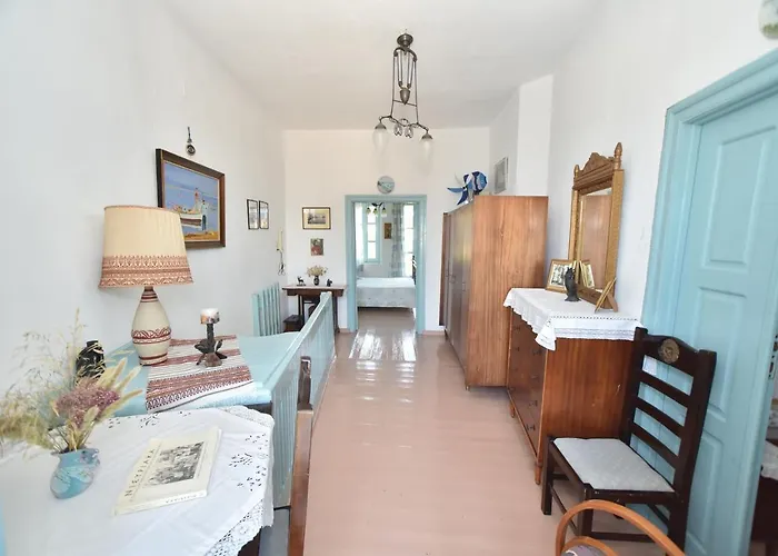 Traditional House By The Sea בית נופש