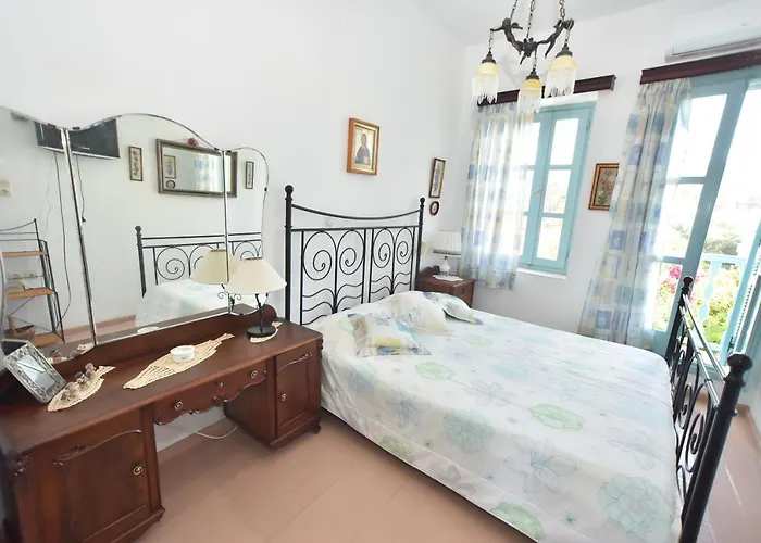 בית נופש Traditional House By The Sea Mandrákion