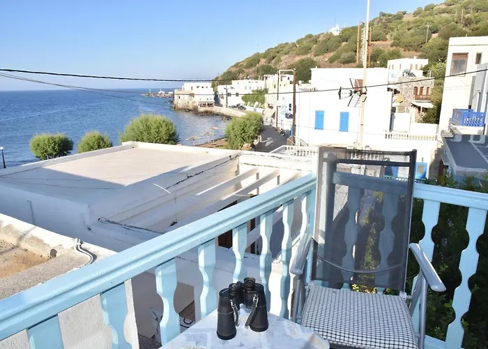 Traditional House By The Sea בית נופש Mandrákion