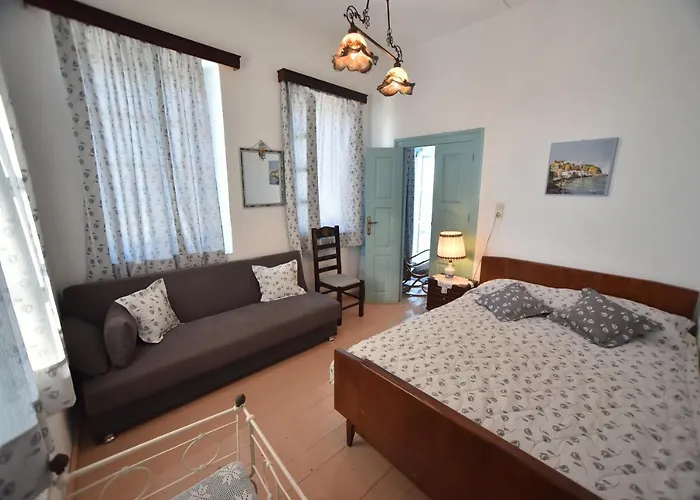 Traditional House By The Sea בית נופש