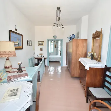 Traditional House By The Sea 度假居