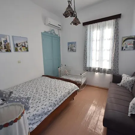 Traditional House By The Sea *