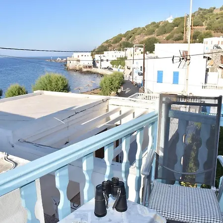 Traditional House By The Sea Casa de Férias Mandrákion