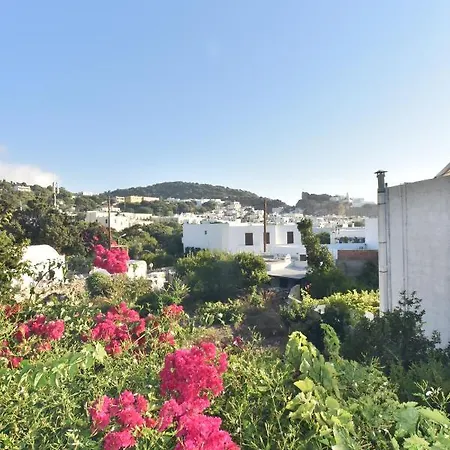 Traditional House By The Sea Casa de Férias Mandrákion