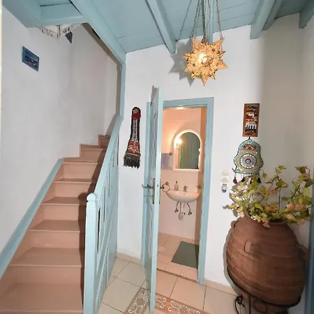 Traditional House By The Sea *