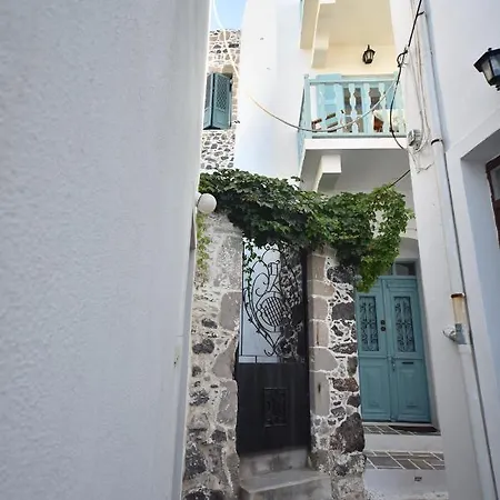 Traditional House By The Sea * Mandrákion