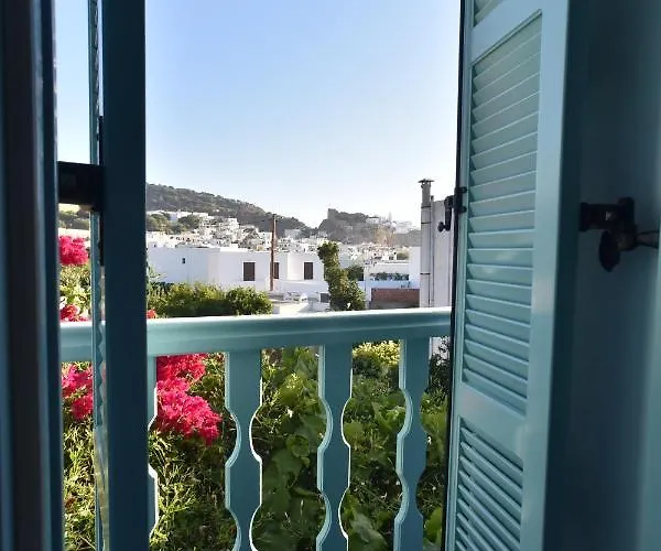 Traditional House By The Sea بيت للعطل Mandrákion