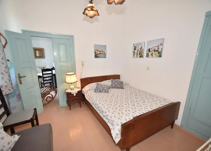 Traditional House By The Sea * Mandrákion