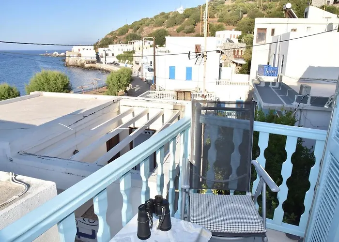 Traditional House By The Sea بيت للعطل Mandrákion