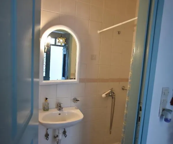 Traditional House By The Sea * Mandrákion