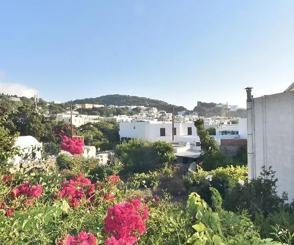 Traditional House By The Sea بيت للعطل Mandrákion
