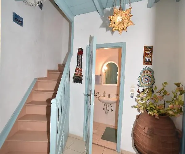 Traditional House By The Sea *