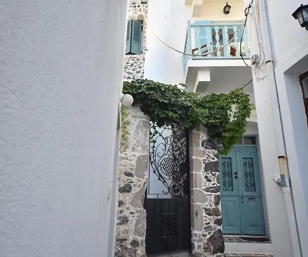 Traditional House By The Sea * Mandrákion